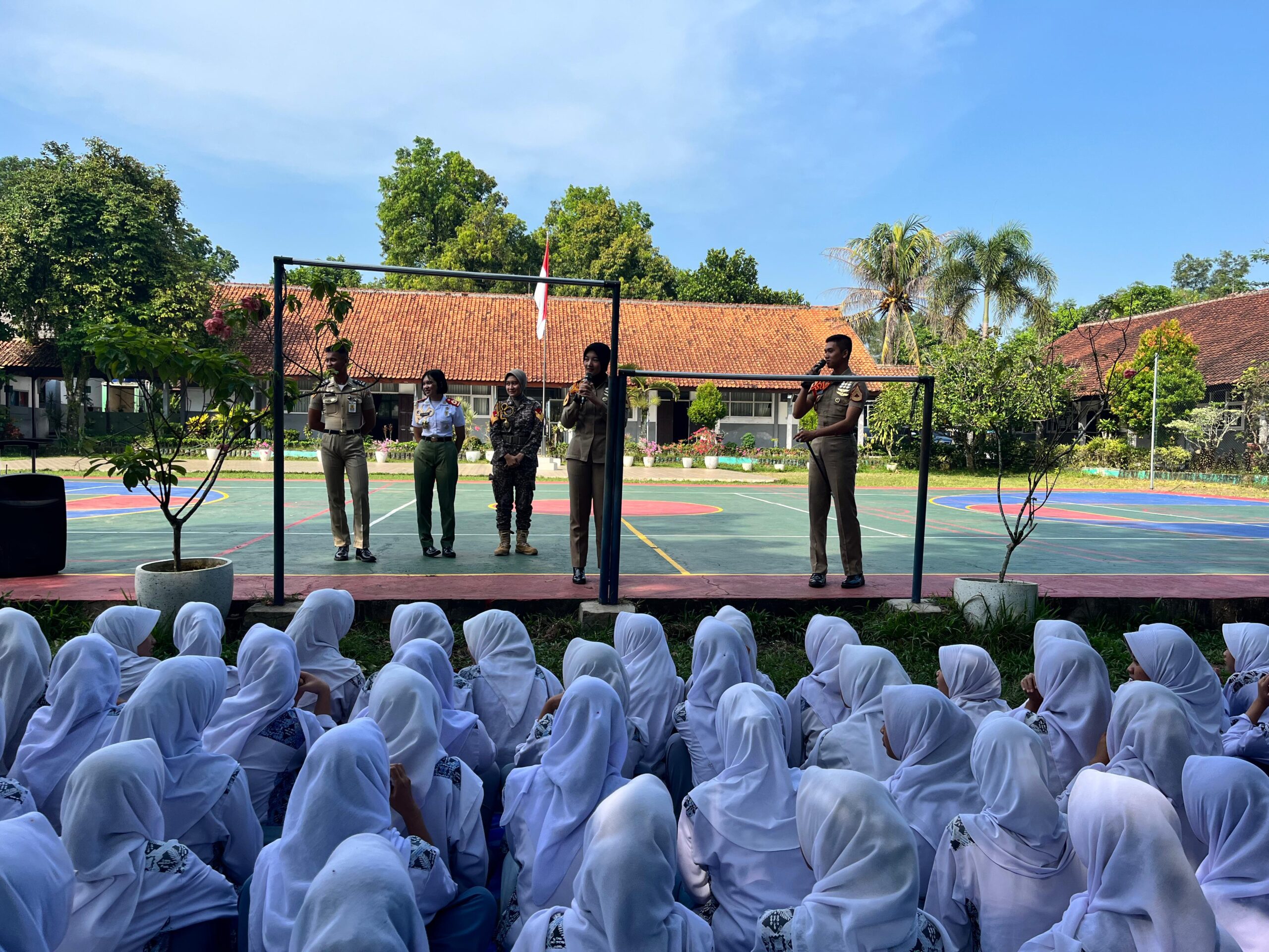 Sosialisasi Taruna Gabungan TNI di SMA Negeri 1 Maja